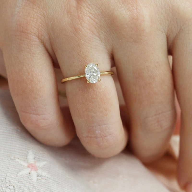 Women's Elegant Moissanite Oval Ring for Festive Gatherings